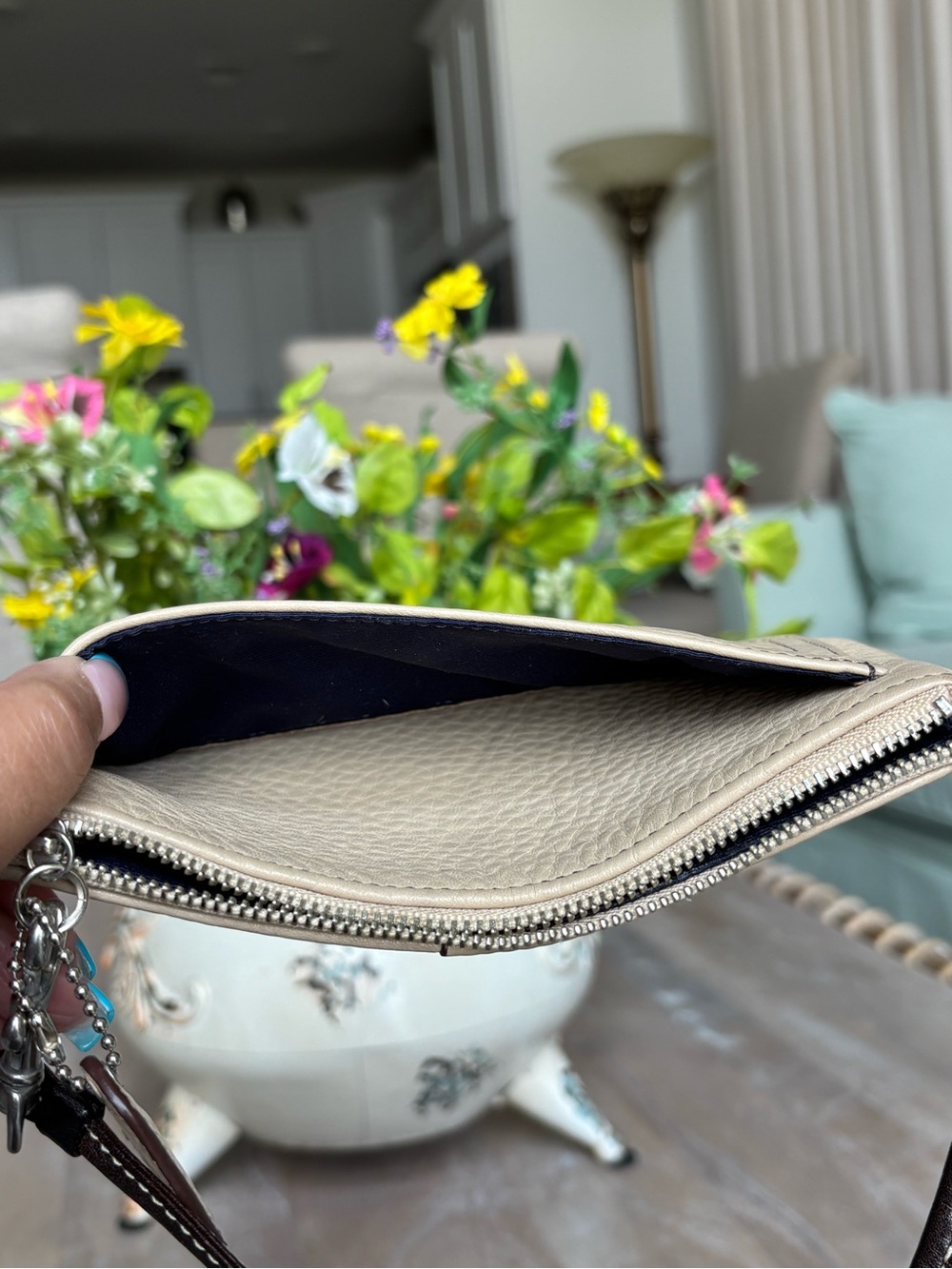 🤎⭐️COACH Chelsea Large Leather Wristlet⭐️🤎 - Picture 8 of 8